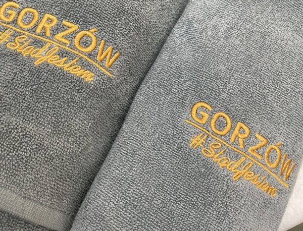 ręcznik z haftem logo
